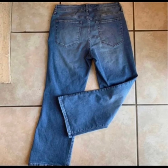 Chaps Ralph Lauren Cropped Jeans - Picture 4 of 6